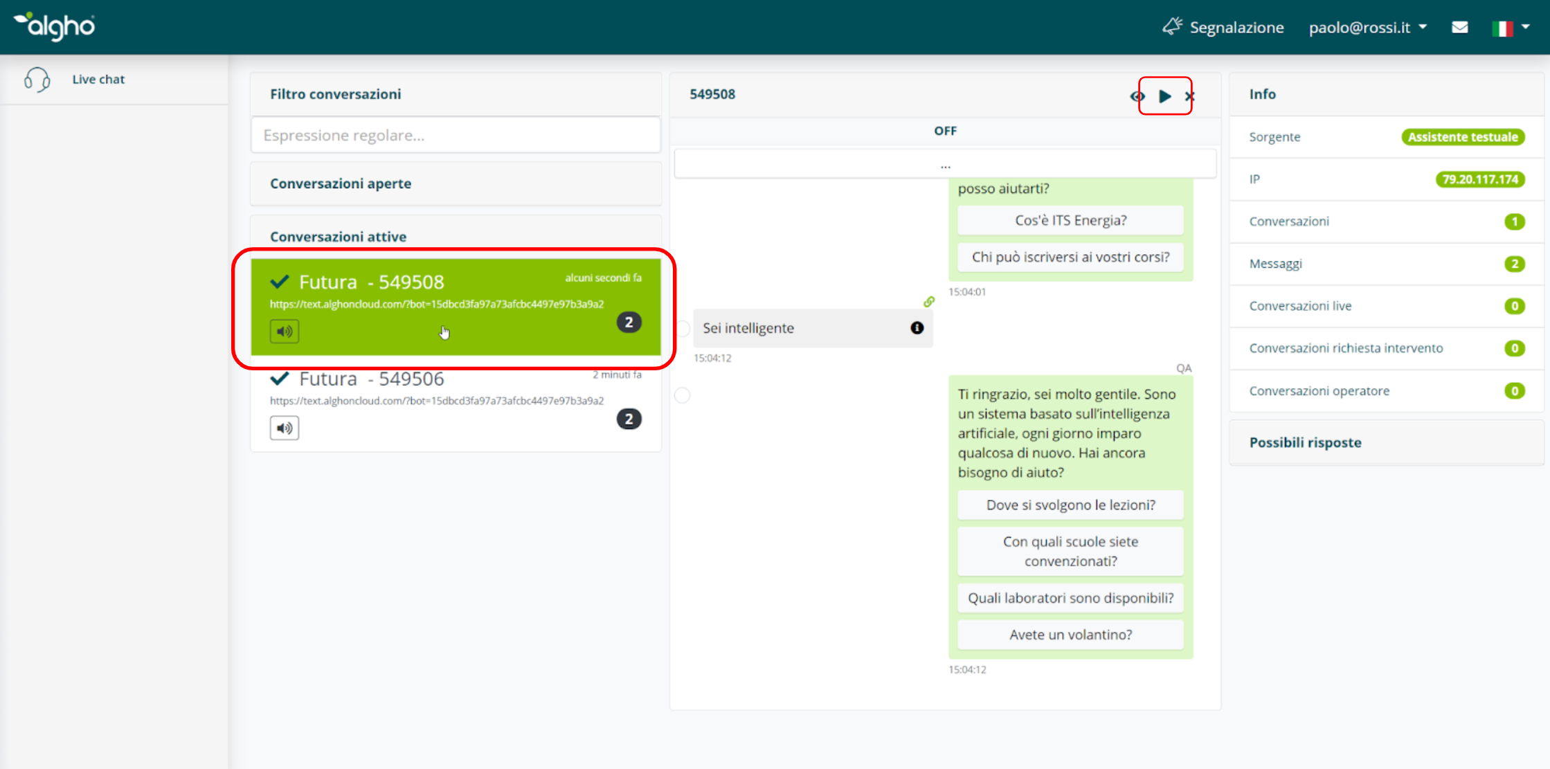 Icone play e X per entrare o chiudere la conversazione